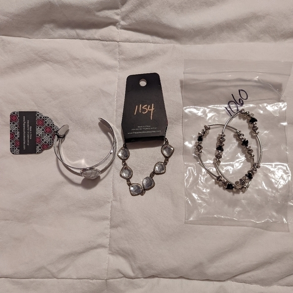 𝅺LOT of 3 Paparazzi Bracelets - Picture 1 of 4